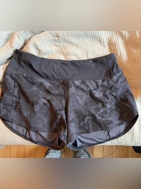 lululemon hotty hot high rise 2.5” lined shorts